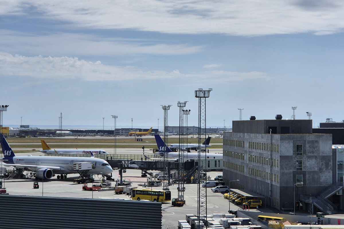 Sikkerhedskø i lufthavnen fortsætter