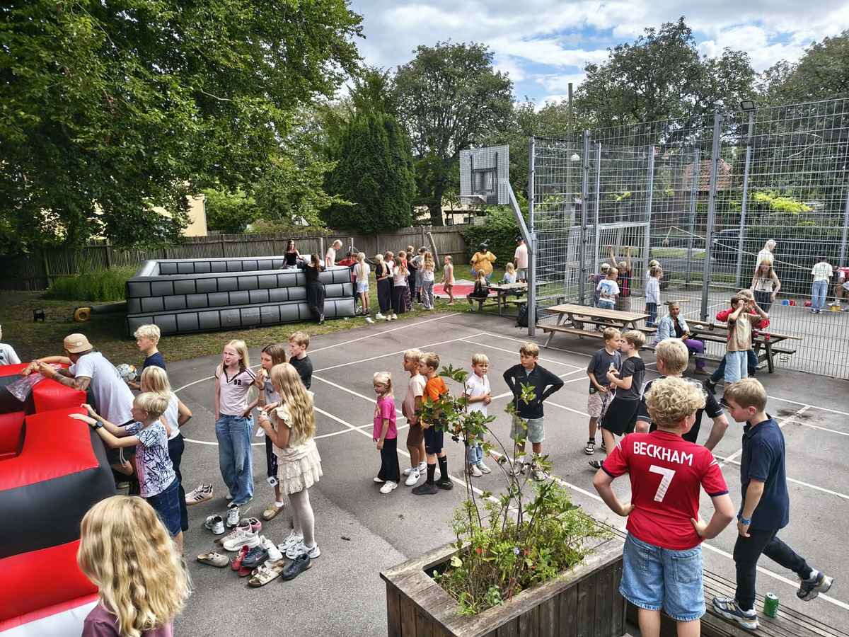 Crazy Day samlede mere end 250 børn til fest og leg