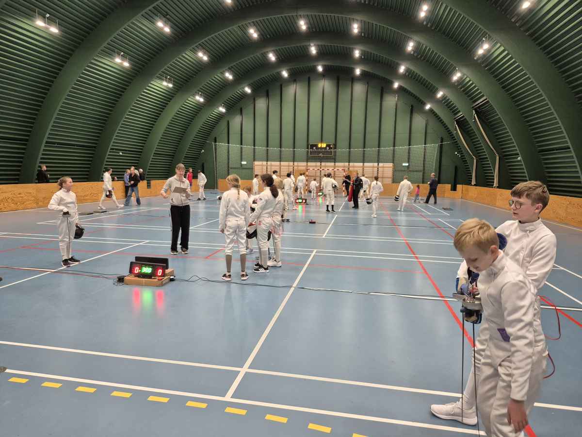 Fægtere krydsede klinger i Kongelundshallen